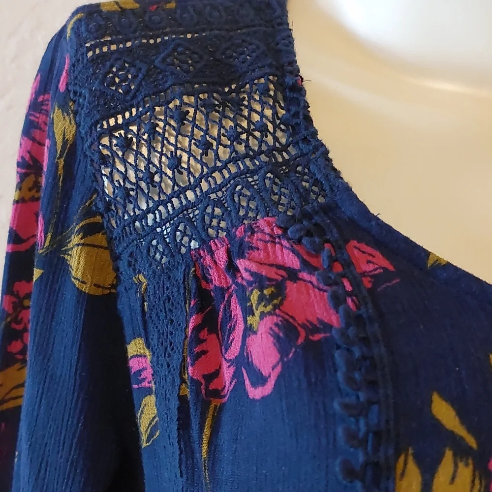 Express top. Very feminine blue floral. Size S/P. Pre-owned, very gently used. - Picture 3 of 5